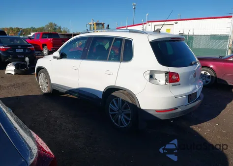 2010 Volkswagen Tiguan Wolfsburg Edition z USA, uszkodzony, nr VIN WVGBV7AX2AW534478
